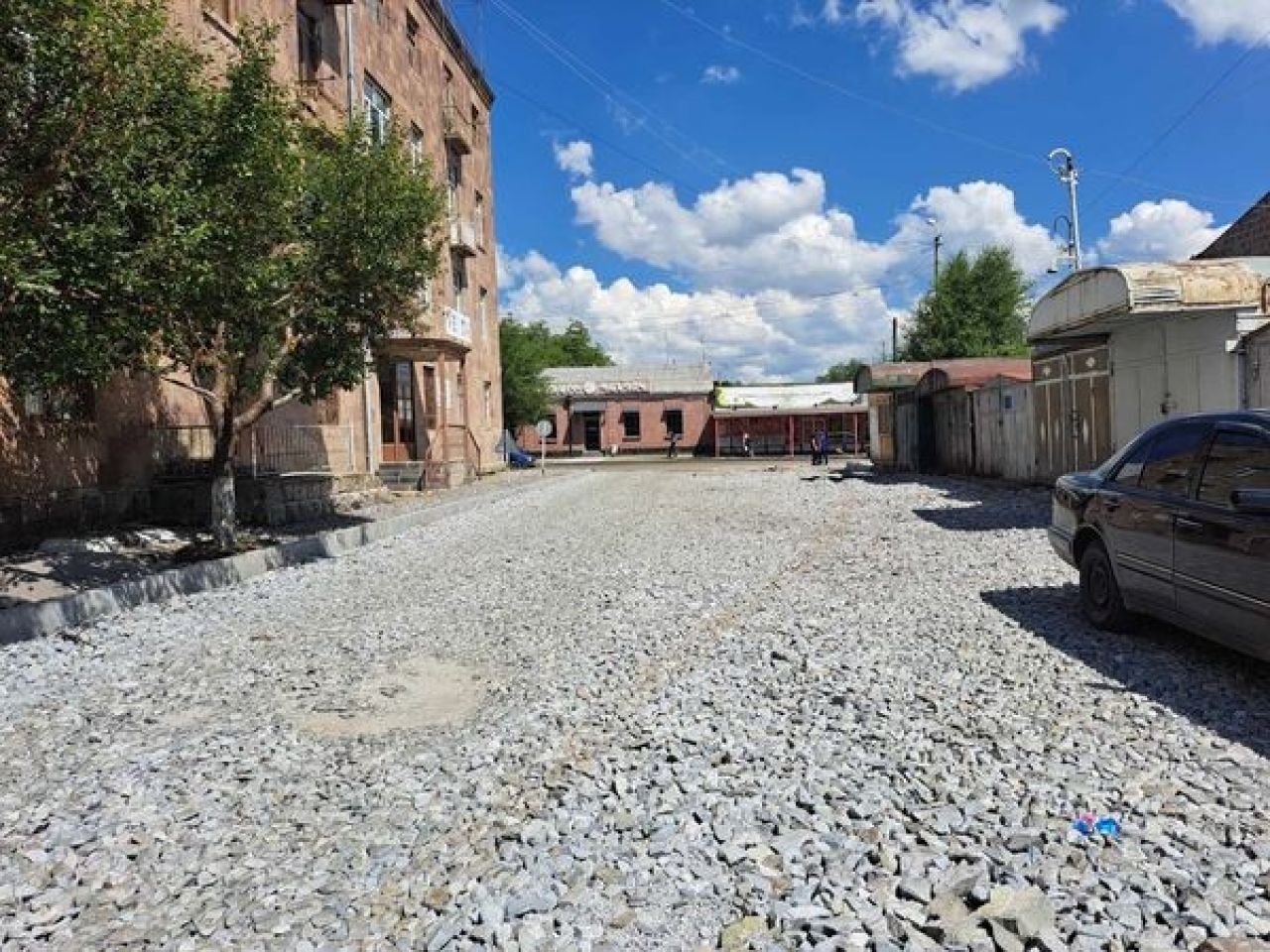 Շարունակվում են հիմնանորոգման աշխատանքները Ղանդիլյան 1-ին փակուղում