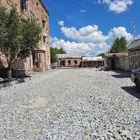 Շարունակվում են հիմնանորոգման աշխատանքները Ղանդիլյան 1-ին փակուղում