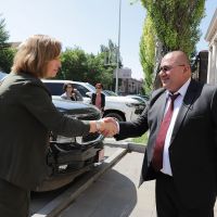 Շիրակի մարզպետ Մուշեղ Մուրադյանը հյուրընկալել է ԱՄՆ դեսպան Քրիստինա Քվինին