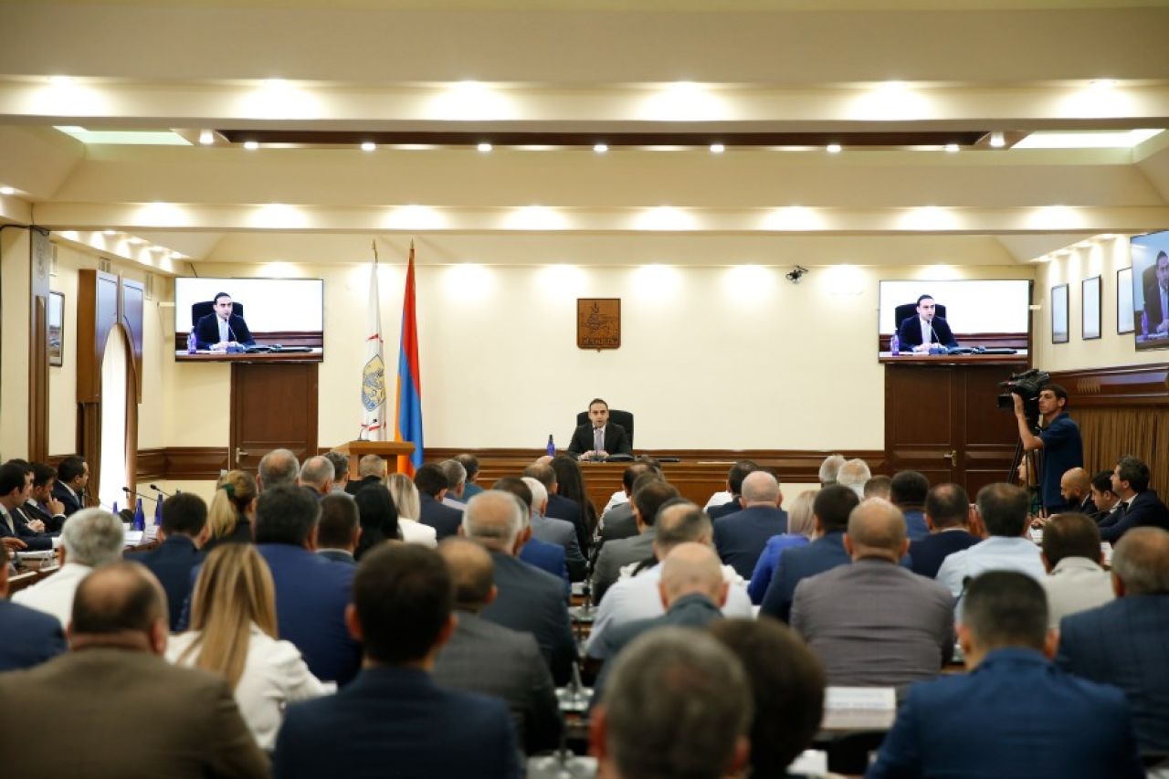 «Մեծ ծավալի աշխատանքները բերում են նաև մեծ ծավալի խնդիրներ քաղաքային կյանքում, և նվազագույնը, որ կարող ենք անել, պատշաճ կահավորելն է». Տիգրան Ավինյան