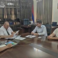 Մուշեղ Մուրադյանն աշխատակազմի պատասխանատուների հետ հանդիպել է ն Տիգրան Քյուֆարյանի և Հայկ Գևորգյանի հետ
