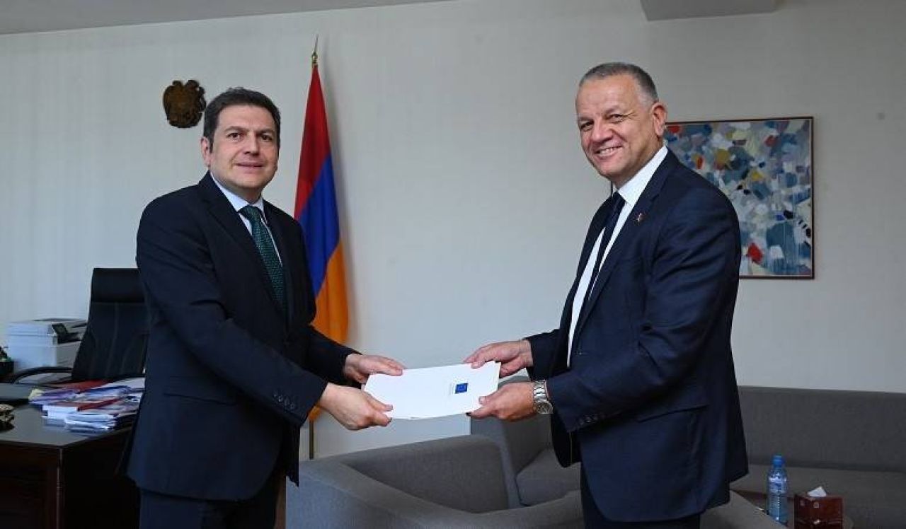 ՀՀ-ում ԵՄ պատվիրակության նոր ղեկավարն իր հավատարմագիրն է հանձնել Պարույր Հովհաննիսյանին