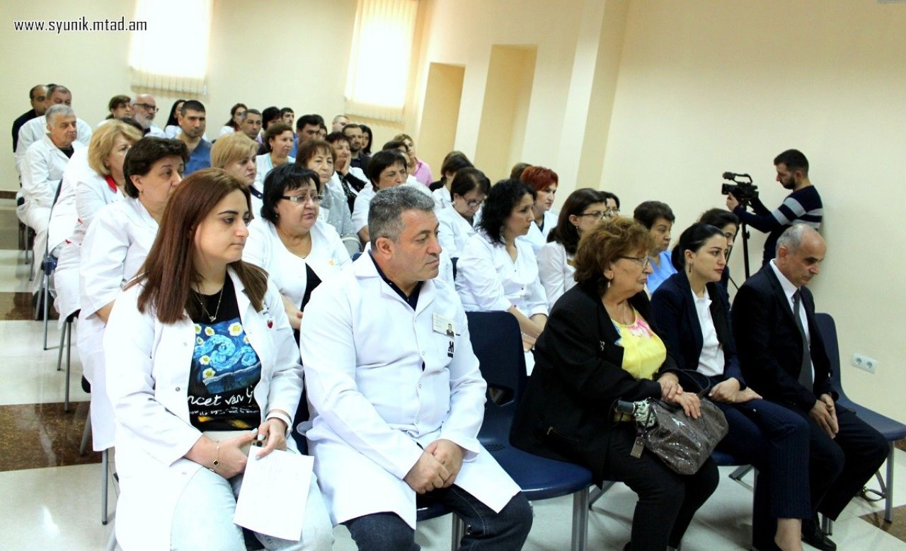 Ռոբերտ Ղուկասյանն այսօր Կապանի բժշկական կենտրոնի անձնակազմին է ներկայացրել «Կապանի ԲԿ» ՓԲԸ-ի տնօրենի պաշտոնակատար Արմեն Թադևոսյանին
