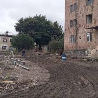 Ճամբարակ քաղաքում ընթանում են բազմաբնակարան 3 շենքերի բակային տարածքների ասֆալտապատման աշխատանքներ