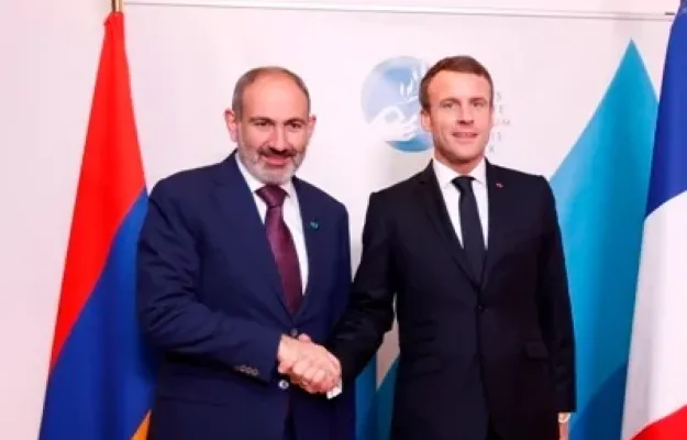Макрон: Россия заодно с Азербайджаном, Франция будет поддерживать народ Армении