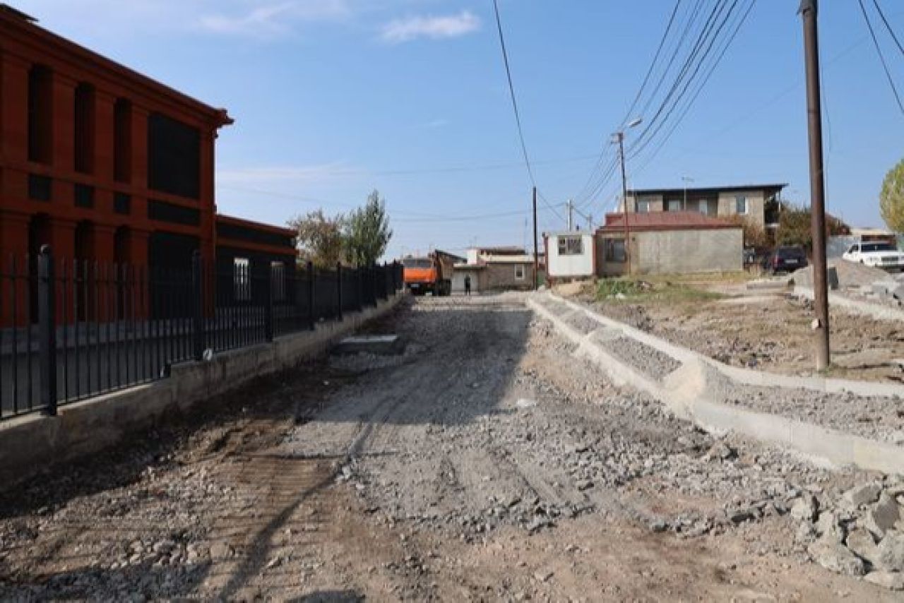 Շարունակվում են հիմնանորոգման աշխատանքները Ռուսթավելի 1-ին նրբանցքում
