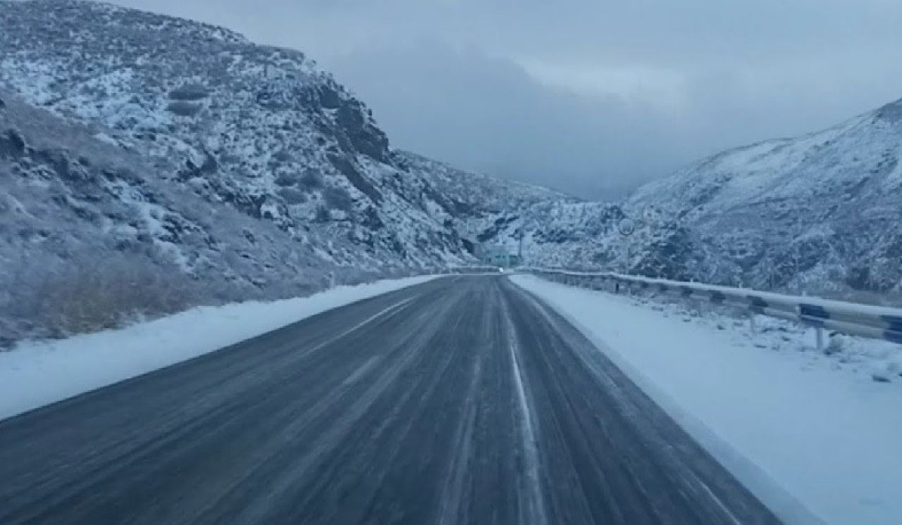 «Ամբերդ» օդերևութաբանական կայանից Քարի լիճ տանող ավտոճանապարհը փակ է, Լարսը փակ է բեռնատարների համար