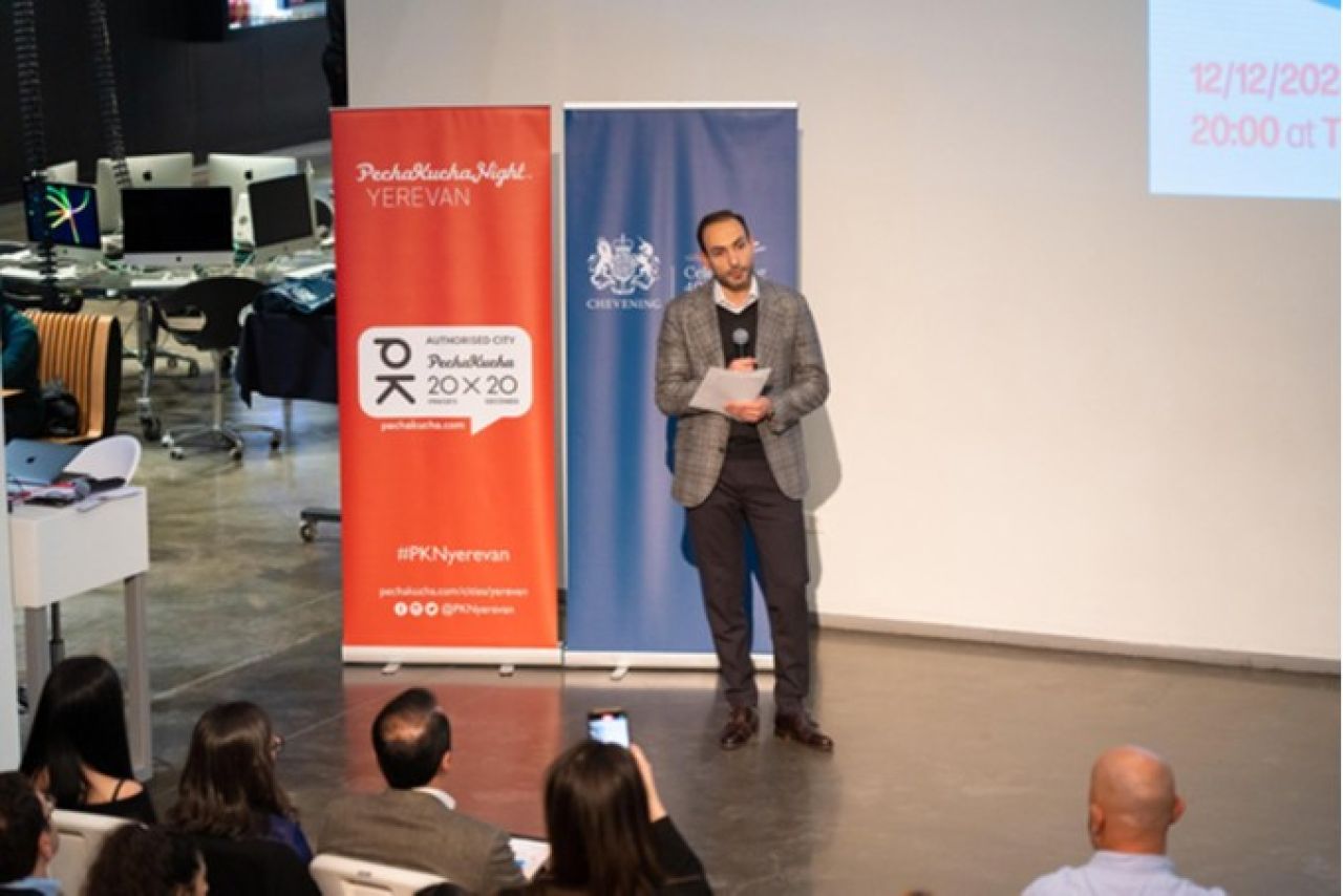 «Գալաքսի» ընկերությունների խմբի համահիմնադիր Արտյոմ Խաչատրյանը և ՀՀ–ում Մեծ Բրիտանիայի դեսպան Ջոն Գալագերը մասնակցել են PechaKucha Night Yerevan միջոցառմանը