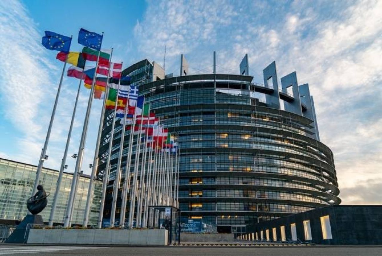 Европарламент принял резолюцию о необходимости более тесных связей между ЕС и Арменией и мирного соглашения Ереван-Баку