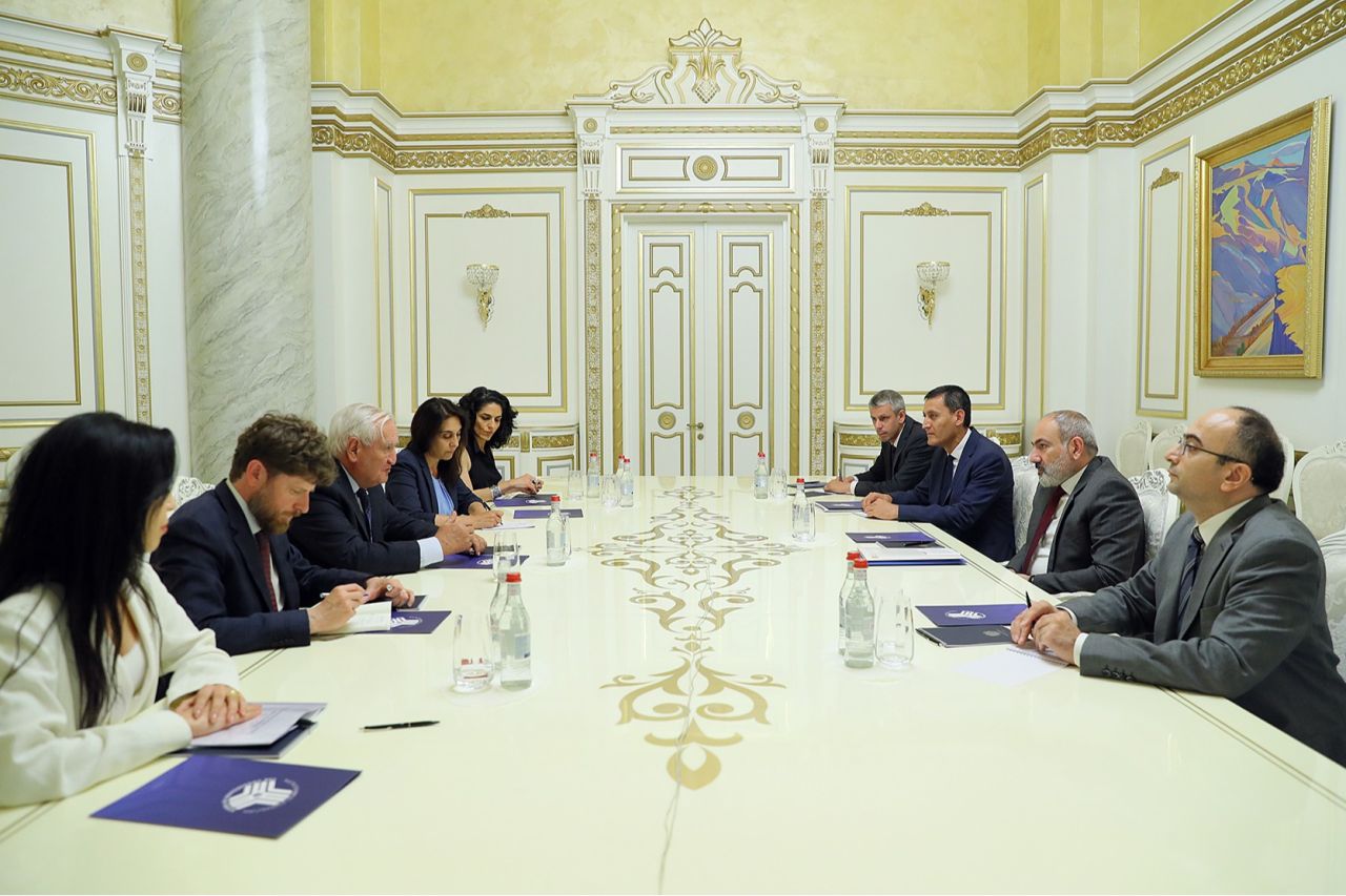 Նիկոլ Փաշինյանը հյուրընկալել է Ֆրանսիայի նախկին վարչապետ Ժան-Պիեռ Ռաֆարենին