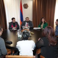 ՀՀ էկոնոմիկայի նախարարի տեղակալ Էդգար Զաքարյանը  ընդունել է ոսկեգործության ոլորտում գործող մի շարք ՓՄՁ-ների ներկայացուցիչների