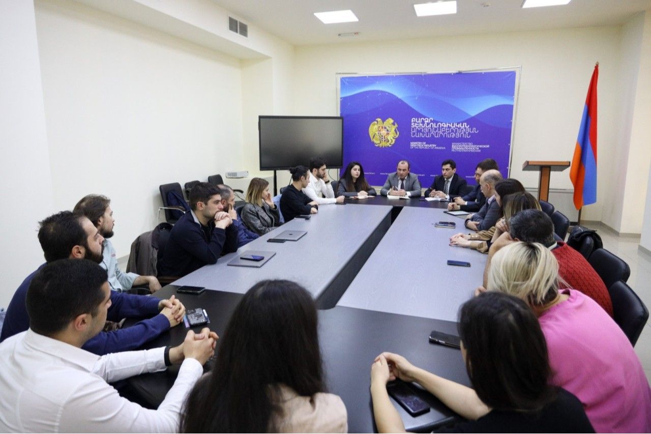 ԲՏԱ նախարարի տեղակալ Ռ. Սիմոնյանը հանդիպել է Plug and Play-ի իրականացրած ծրագրի մասնակիցներին