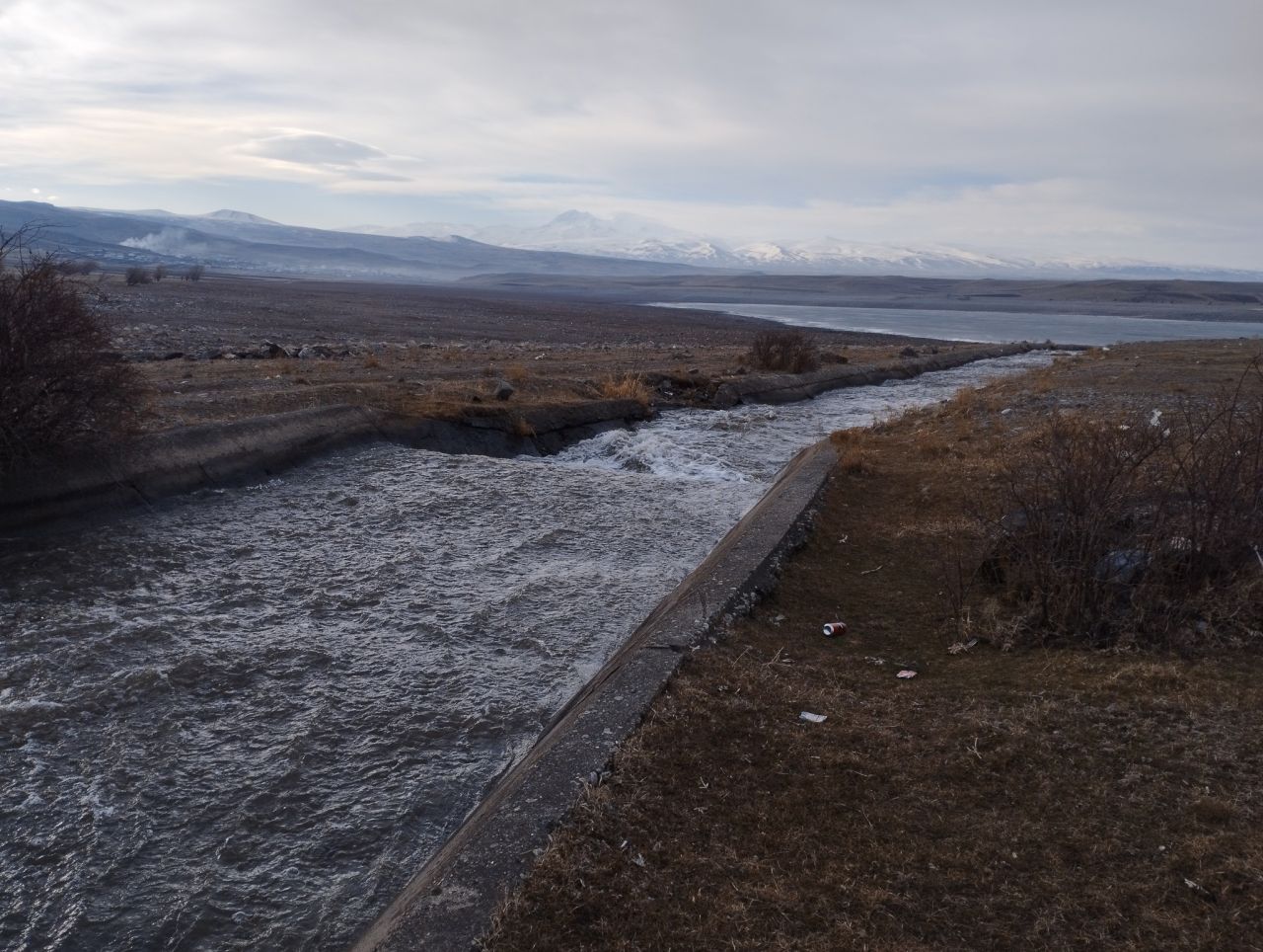 Շարունակվում են Շիրակի մայր ջրանցքով Կառնուտի ջրամբարում ջրի կուտակման աշխատանքները