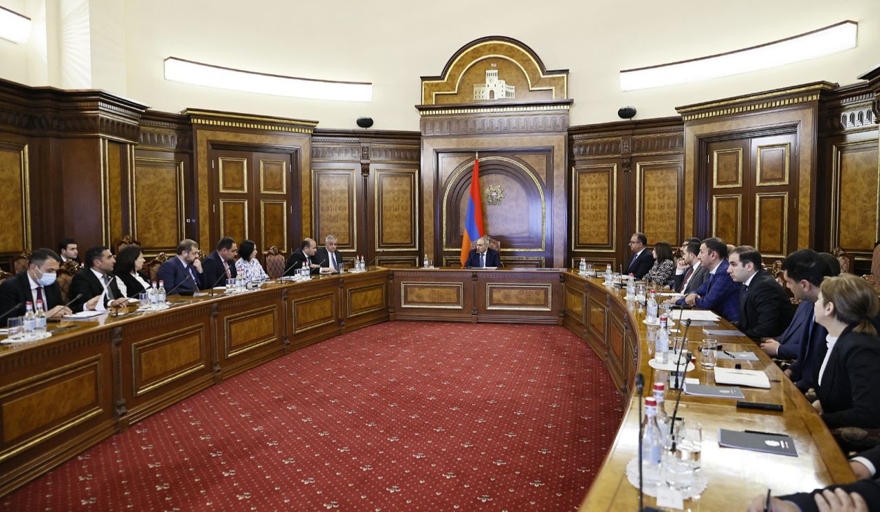 Վարչապետի գլխավորությամբ քննարկվել են սահմանամերձում ընտանիքների բնակարանային մատչելիության ապահովման պետական աջակցության 2022-2025 թթ. ծրագրի ցուցանիշները