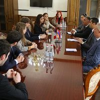Գեղարքունիքի մարզպետ Կ․ Սարգսյանն ընդունեց Հայաստանում Ֆրանսիայի Հանրապետության արտակարգ և լիազոր դեսպան Օլիվիե Դըկոտինյիին