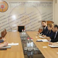 ԱՍՀ նախարարն այսօր ընդունել է «Սթիրլինգ» միջազգային հիմնադրամի նախագահին  ու  տարածաշրջանային տնօրենին
