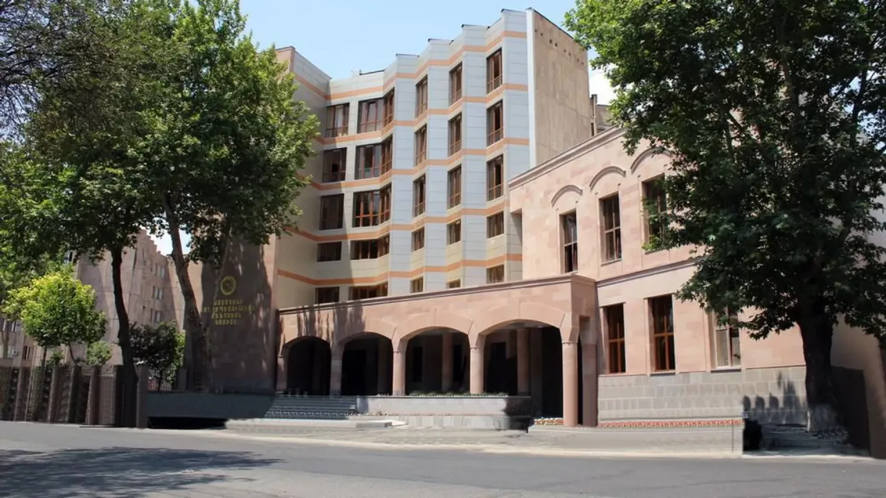 Որտե՞ղ պետք է պահվեր ՔԿ–ից հափշտակված գումարը և ինչո՞ւ էր մնացել պահարանում