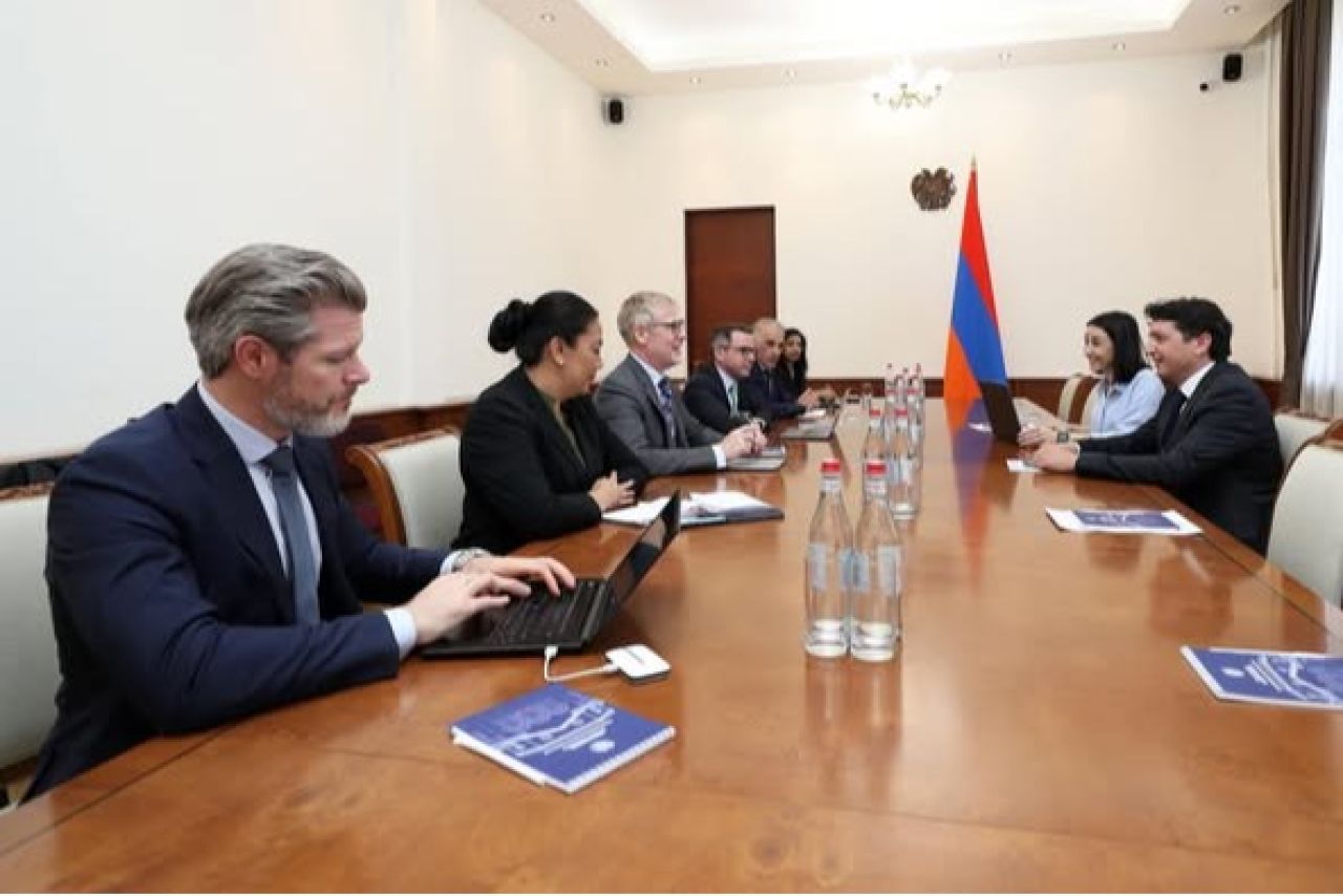 Քննարկել են ՀՀ-ԱԶԲ համագործակցության հիմնական ուղղությունները