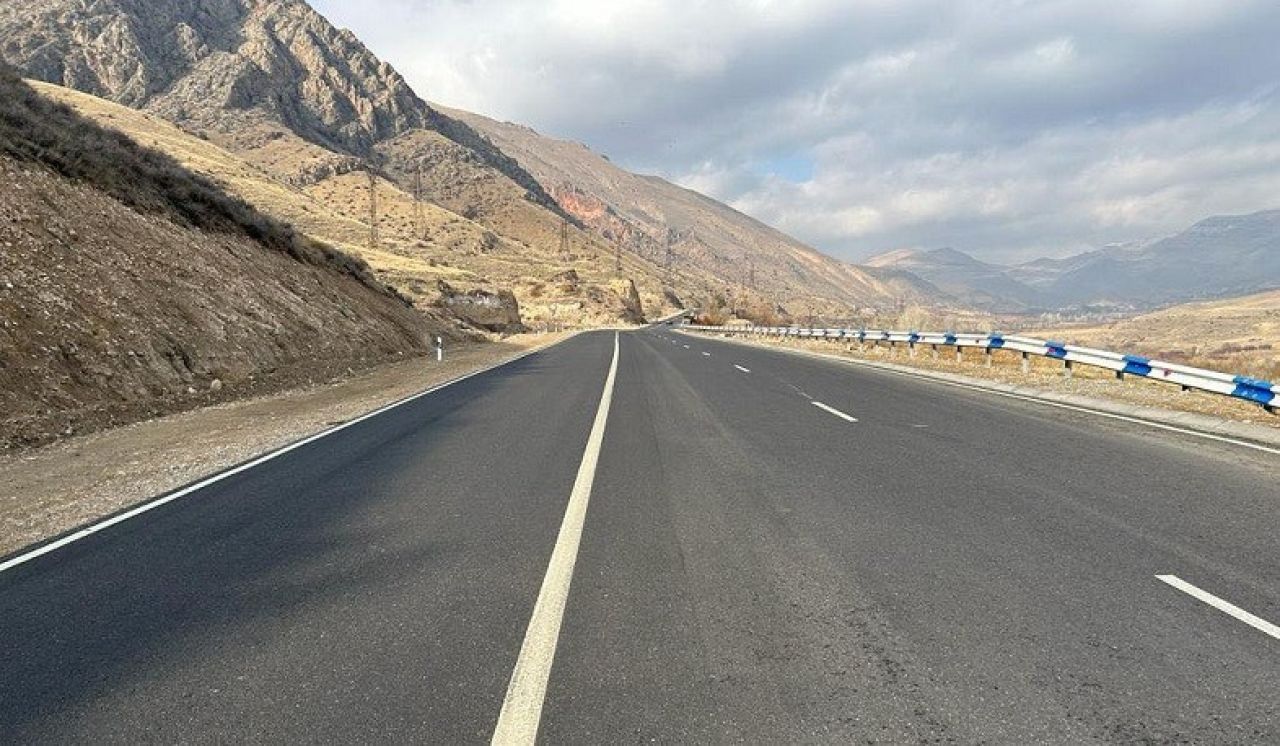 Աղվանի-Լծեն ավտոճանապարհի 20-րդ կմ-ն քարաթափման հետևանքով դարձել է միակողմանի երթևեկելի
