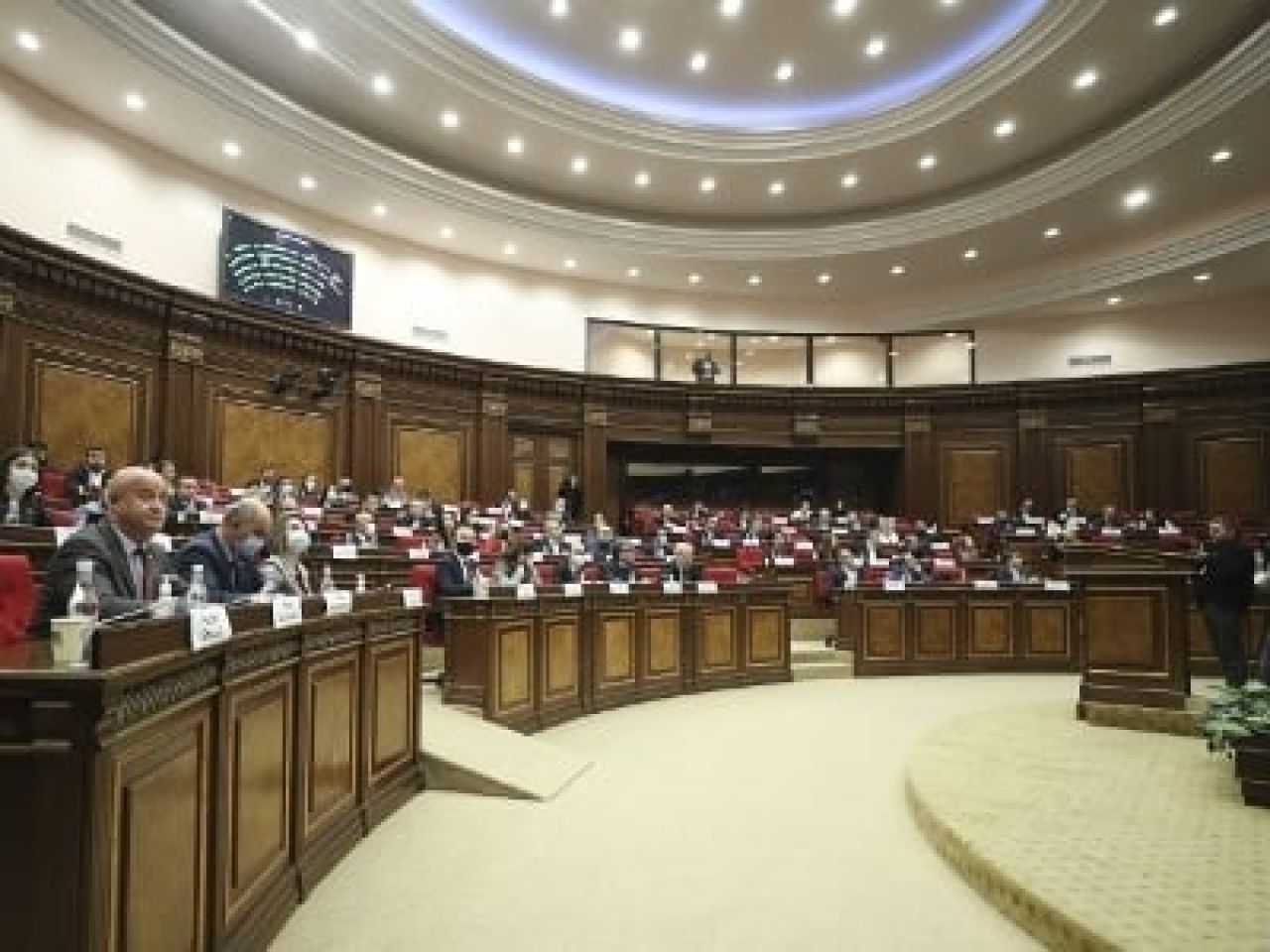 Փողի դիմաց քիչ ժամկետով ծառայելու մասին աղմկահարույց նախագիծը ԱԺ օրակարգում չի ընդգրկվել