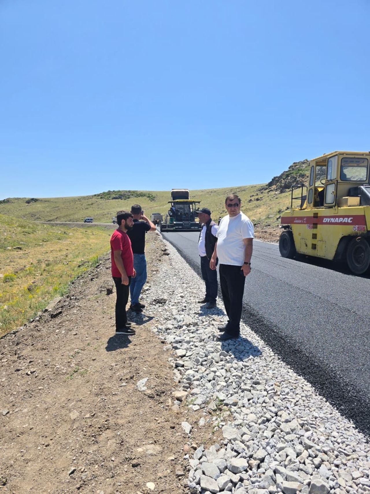 Ավարտին են մոտենում Անի համայնքի Հայկաձոր բնակավայր տանող ճանապարհի հիմնանորոգման աշխատանքները