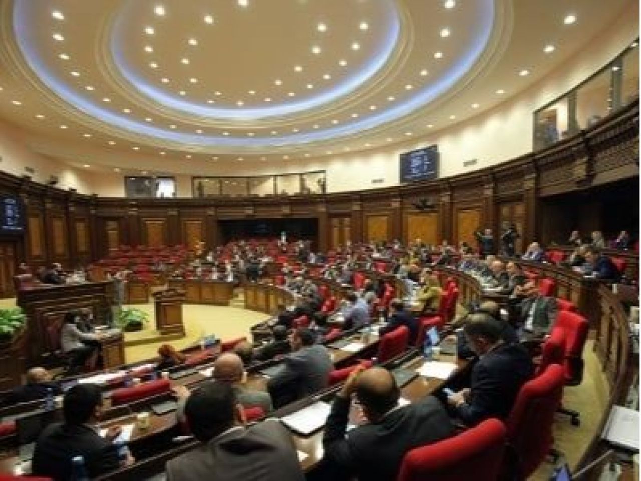 ԱԺ–ն արտահերթ նստաշրջան է գումարել. օրակարգում ՀԷՑ–ի ազգայնացման հարցն է. Ուղիղ
