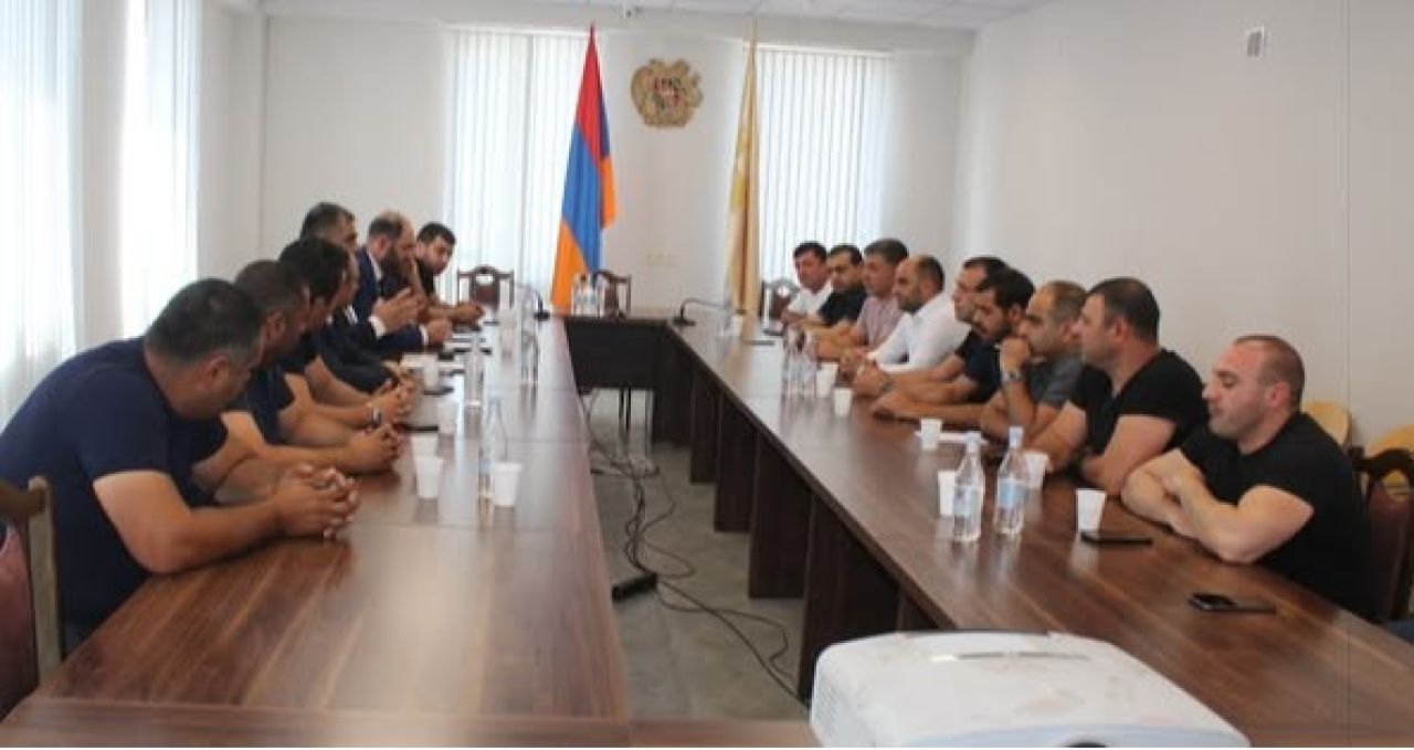 Հանդիպում–քննարկում Արտաշատի համայնքապետարանում