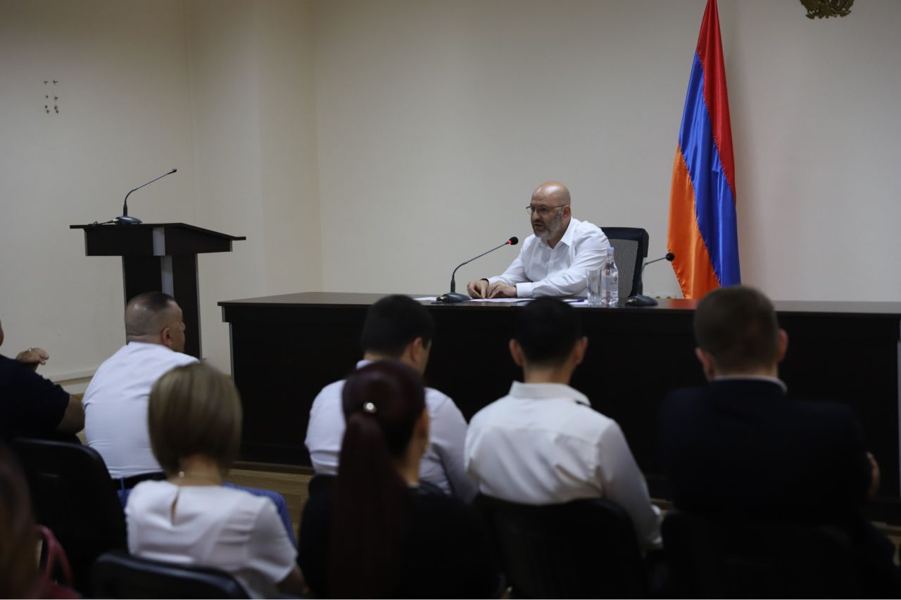 Հանդիպում Գյումրու դպրոցների տնօրենների և վարչատնտեսական մասի համակարգողների հետ