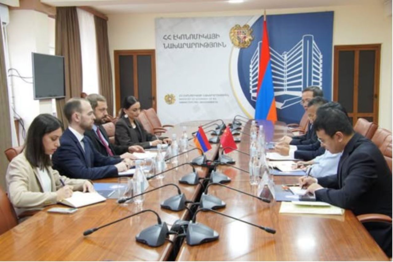 Գևորգ Պապոյանը ընդունել է ՀՀ-ում ՉԺՀ նորանշանակ արտակարգ և լիազոր դեսպան դեսպանին