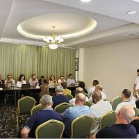 Գևորգ Պապոյանը Ջերմուկում հանդիպում է ունեցել գործարար համայնքի հետ