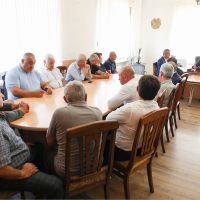 Ռոմանոս Պետրոսյանը «ՀԷՑ» ՓԲԸ-ի «Դեբեդ» մասնաճյուղի աշխատակազմին է ներկայացրել մասնաճյուղի նորանշանակ տնօրենին