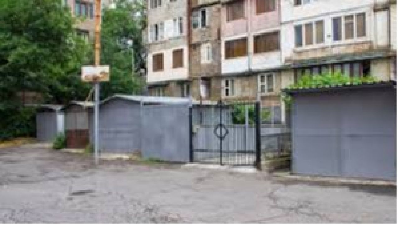 Համայնքային հողերն ազատվում են ապօրինի կառուցված ավտոտնակներից. Երևանի քաղաքապետարանը տեսանյութ է հրապարակել