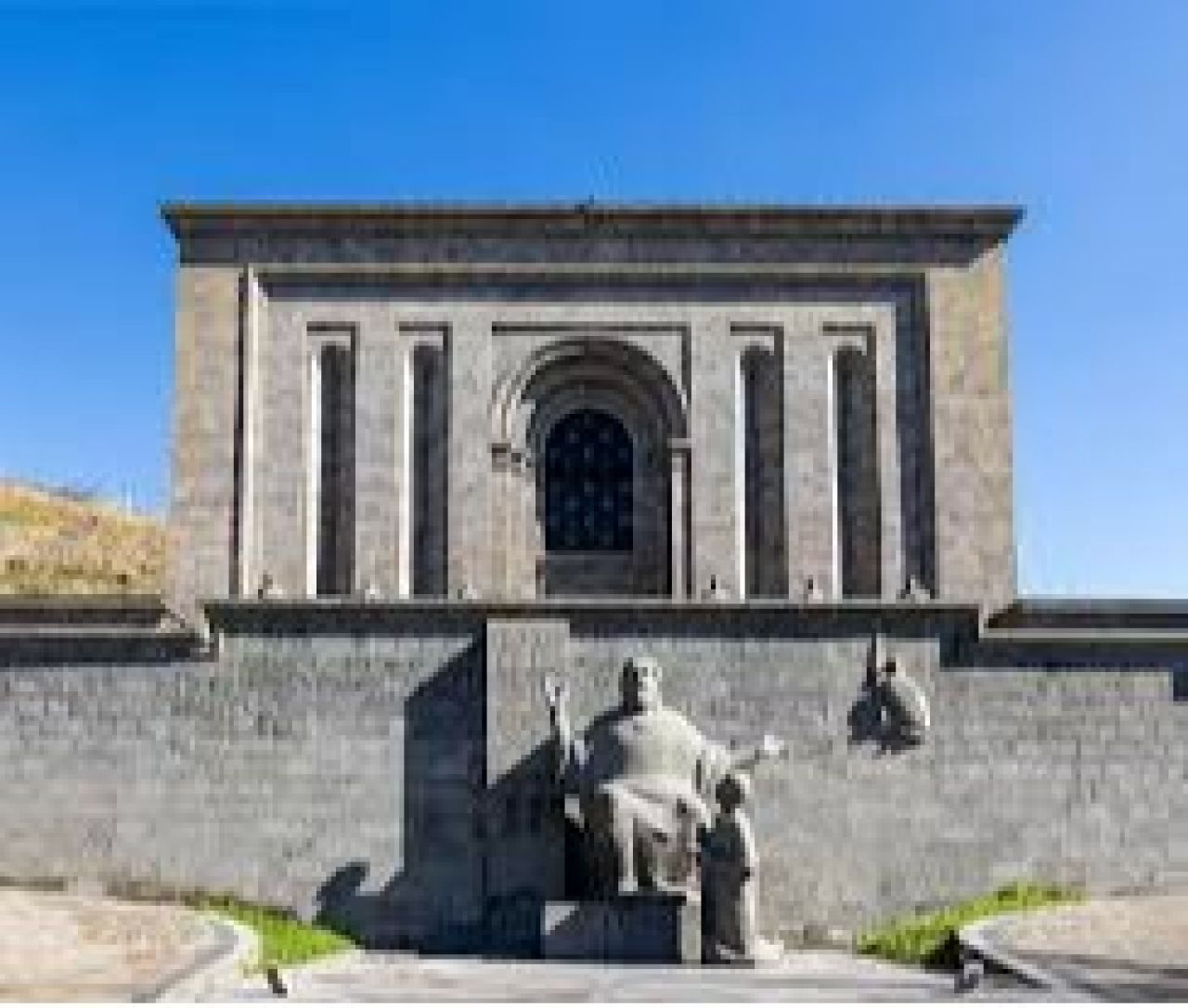 Կվերանորոգվեն կրթական հաստատություններ և Մատենադարանի դիմացի արձանները
