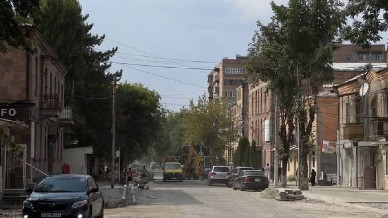 Հիմնանորոգվում է Վանաձոր քաղաքի Վարդանանց փողոցը