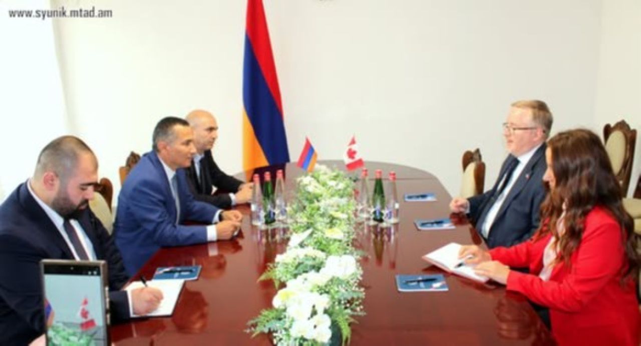 Սյունիքի մարզպետ Ռոբերտ Ղուկասյանն այսօր ընդունել է ՀՀ-ում Կանադայի արտակարգ և լիազոր դեսպանին