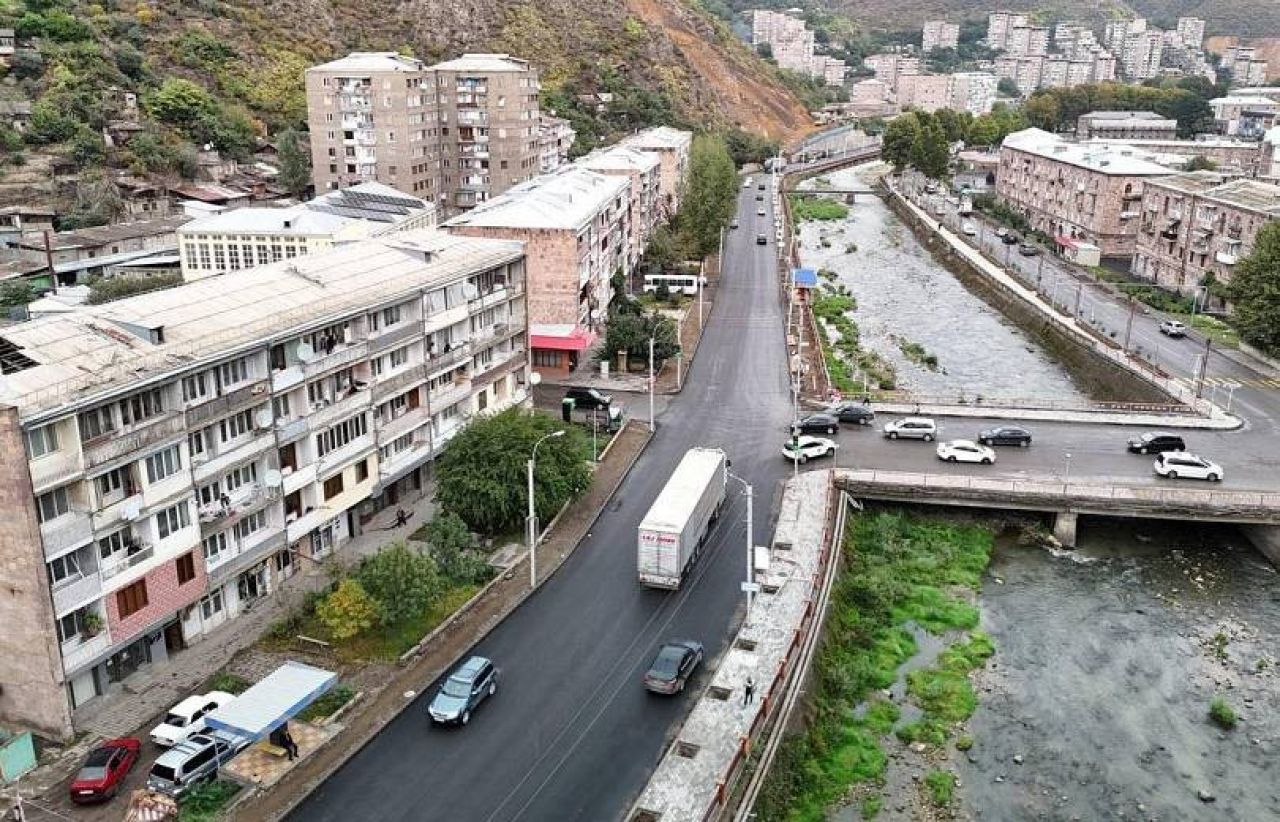 Հիմնանորոգվել է Մ2 մայրուղու՝ Կապանով անցնող 9,4 կմ հատվածը