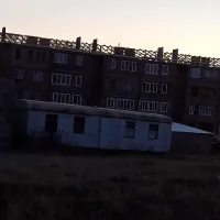 Գավառ քաղաքի երկու շենքի քամուց վնասված տանիքների հիմնանորոգումն ընթացքի մեջ է