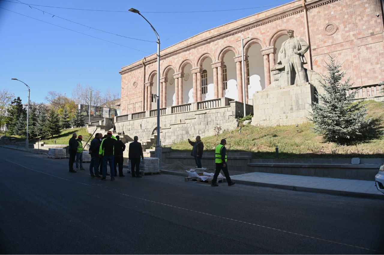 Քաջարանում դիտարկել  են ՀՀ կառավարություն-համայնք համաֆինանսավորմամբ սուբվենցիոն ծրագրերով ընթացող շինաշխատանքները