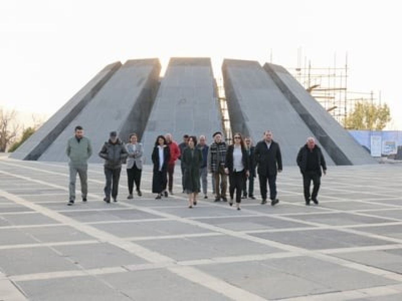 Շինարարները նախարարին ներկայացրել են Ցեղասպանության հուշահամալիրի մույթերի համար ընտրված քարերի որակական չափանիշները