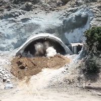 Հյուսիս-հարավի Քաջարան-Ագարակ 32կմ կառուցվող ճանապարհահատվածում կառուցվում է նաև երկու թունել