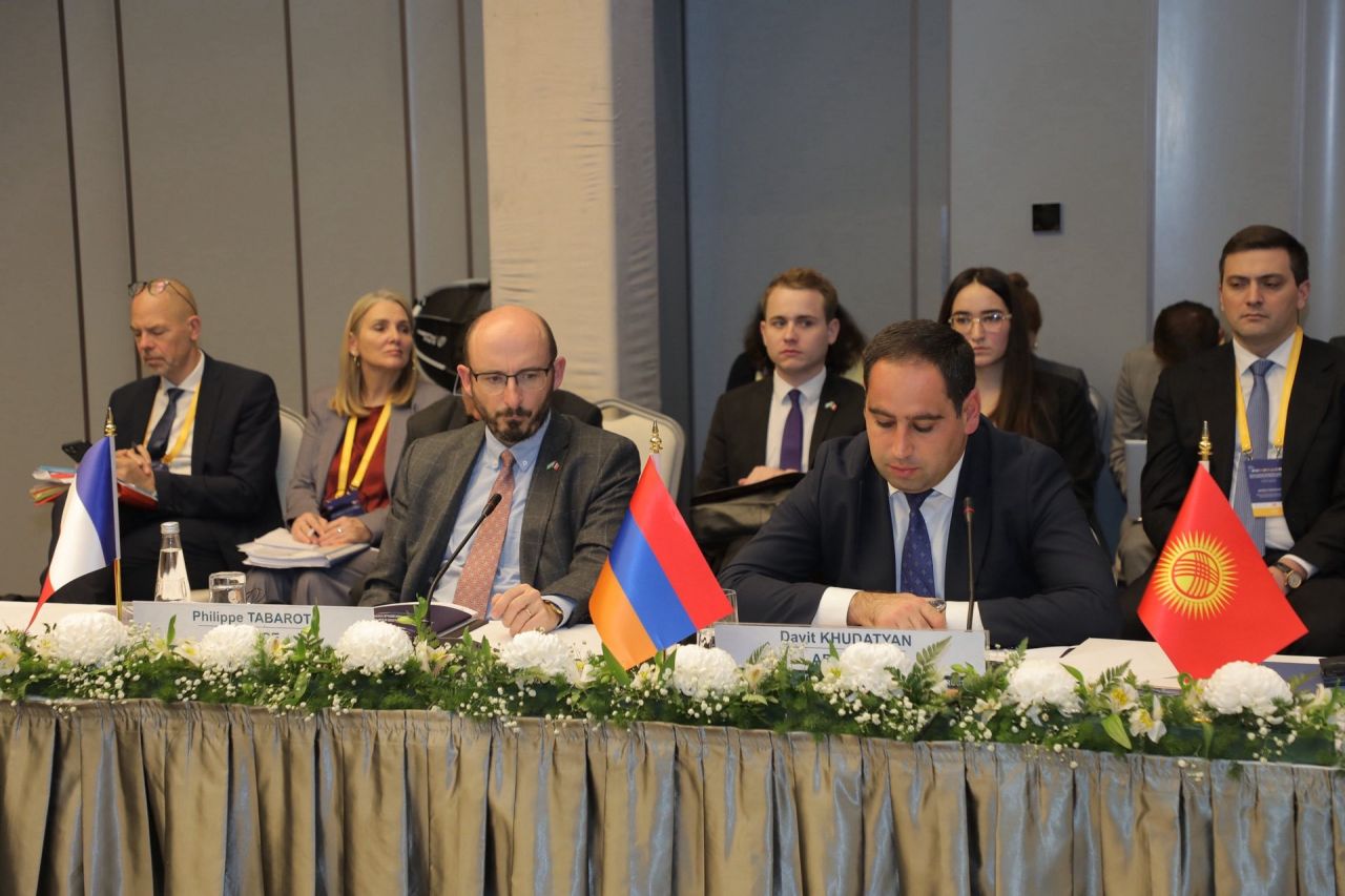 Դ․ Խուդաթյանը մասնակցել է ԵՄ, Կենտրոնական Ասիայի, Կովկասի և Սևծովյան տարածաշրջանի երկրների տրանսպորտի նախարարների նիստին