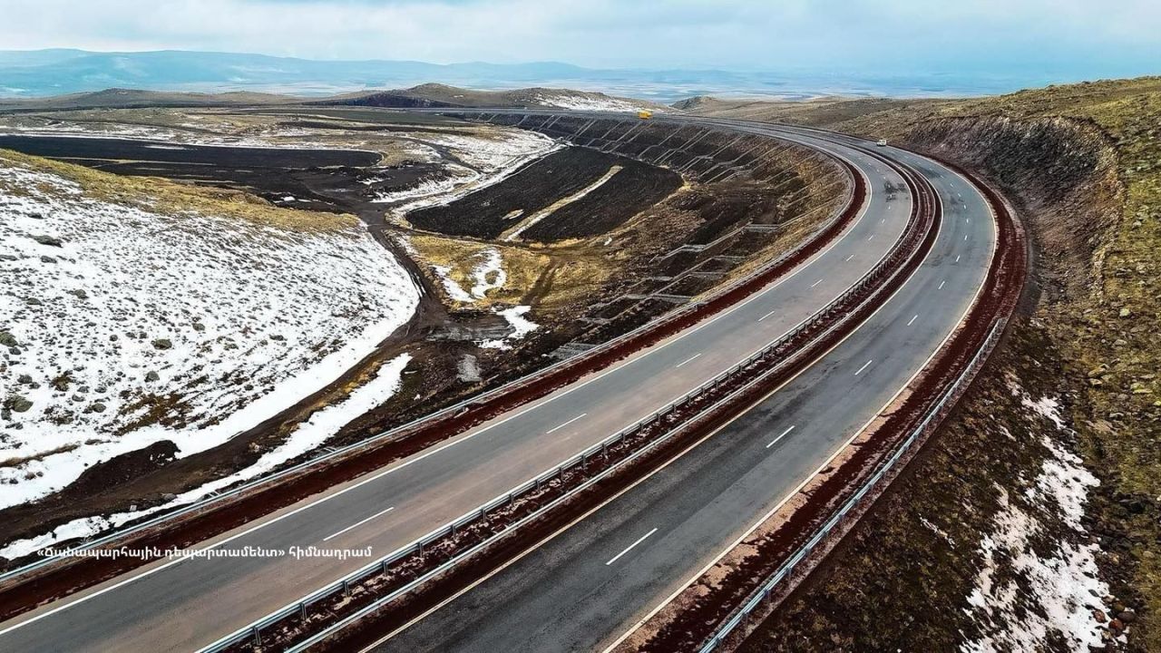 Վարդենյաց լեռնանցքում և Արագածի տարածաշրջանի ավտոճանապարհներին տեղ-տեղ մերկասառույց է