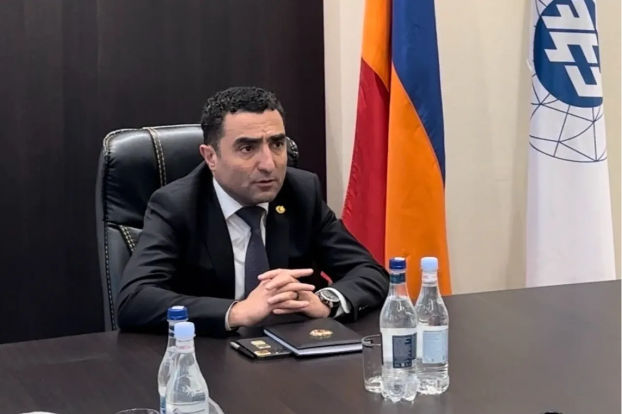 Ռոմանոս Պետրոսյանն ընդունել է կապալառու կազմակերպությունների ներկայացուցիչներին և շինհսկողություն իրականացնողներին