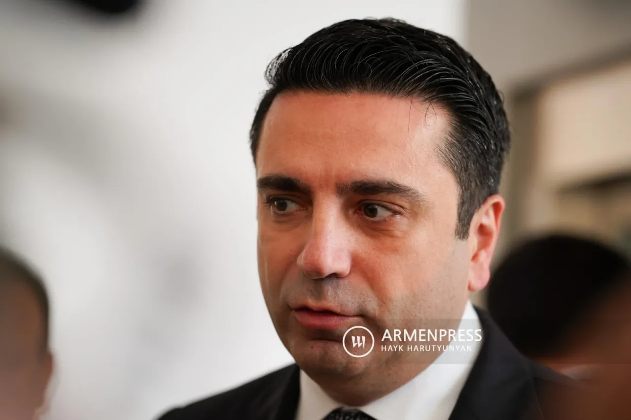 Բոլոր տեսակի ապրանքների ապրանքաշրջանառություն պետք է լինի. Ալեն Սիմոնյանը՝ Բաքվի հետ առևտրի մասին