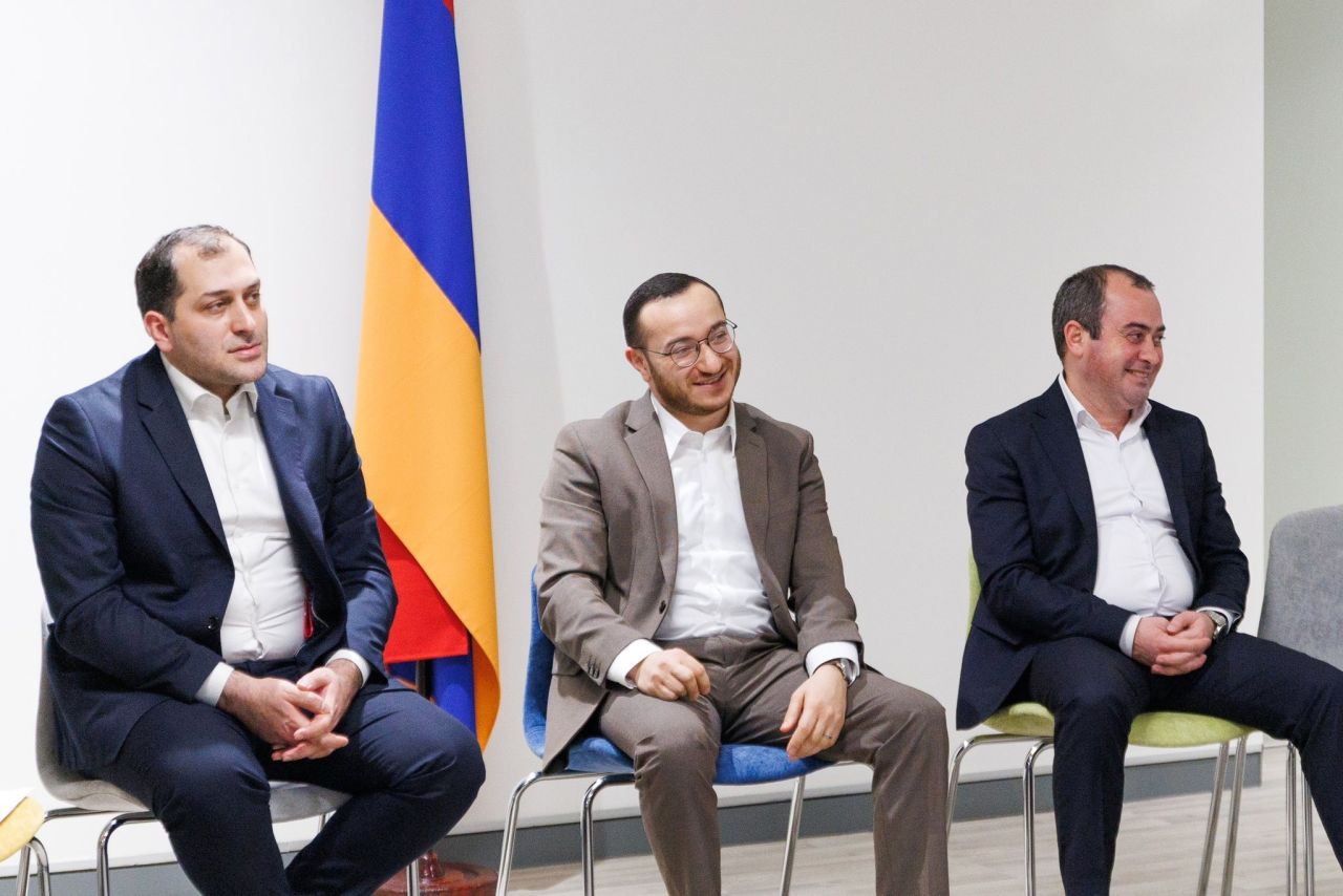 Մխիթար Հայրապետյանը հանդիպում է ունեցել ԼինքդԻնի հայաստանյան օգտատերերի հետ