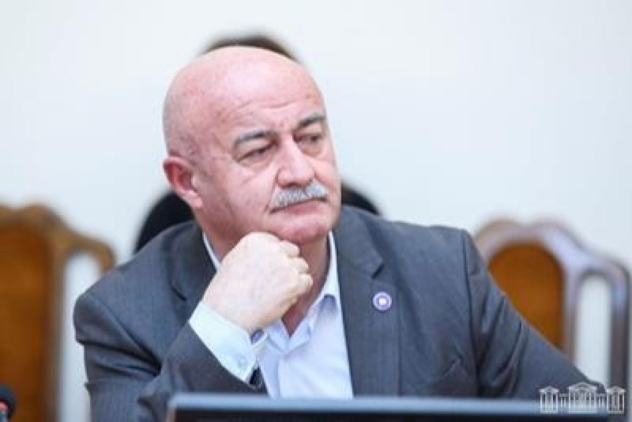 200.000 դոլար՝ միջնորդության և 23.000 դոլար՝ կառուցապատման թույլտվության համար. Դատախազը՝ Հովիկ Աղազարյանի գործի մասին