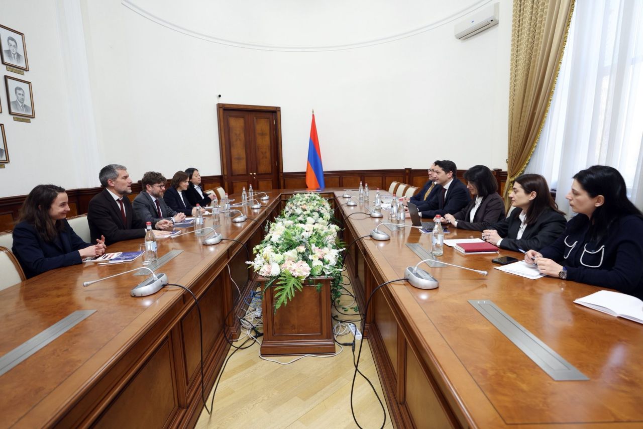 ՀՀ ֆինանսների նախարարը հանդիպել է ՀՀ-ում Ֆրանսիայի դեսպանին