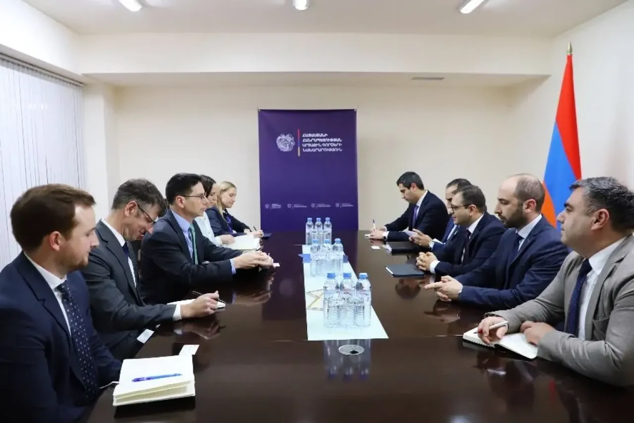 Ռոբերտ Աբիսողոմոնյանը հանդիպել է ԱՄՆ Առևտրի և զարգացման գործակալության տարածաշրջանային տնօրենի գլխավորած պատվիրակության հետ
