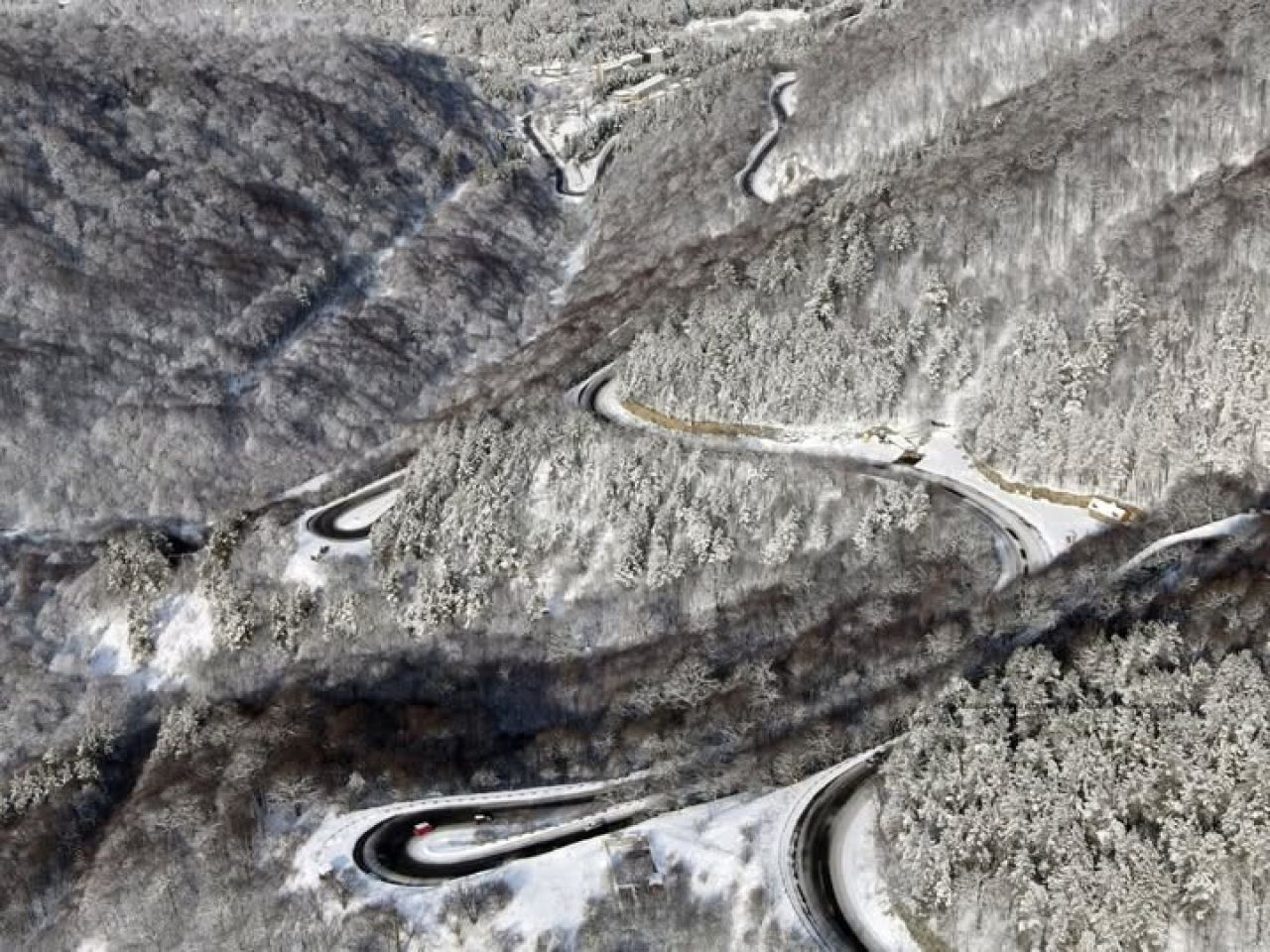 Ջերմուկի խաչմերուկից մինչև Կապան ճանապարհը կցորդով տրանսպորտային միջոցների համար փակ է։