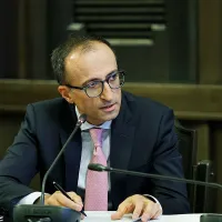 Ապրիլի 1-ից կանխիկ կենսաթոշակ չի լինելու. նախարարը թոշակառուներին հորդորում է մինչև մարտի 5-ը ձեռք բերել քարտեր
